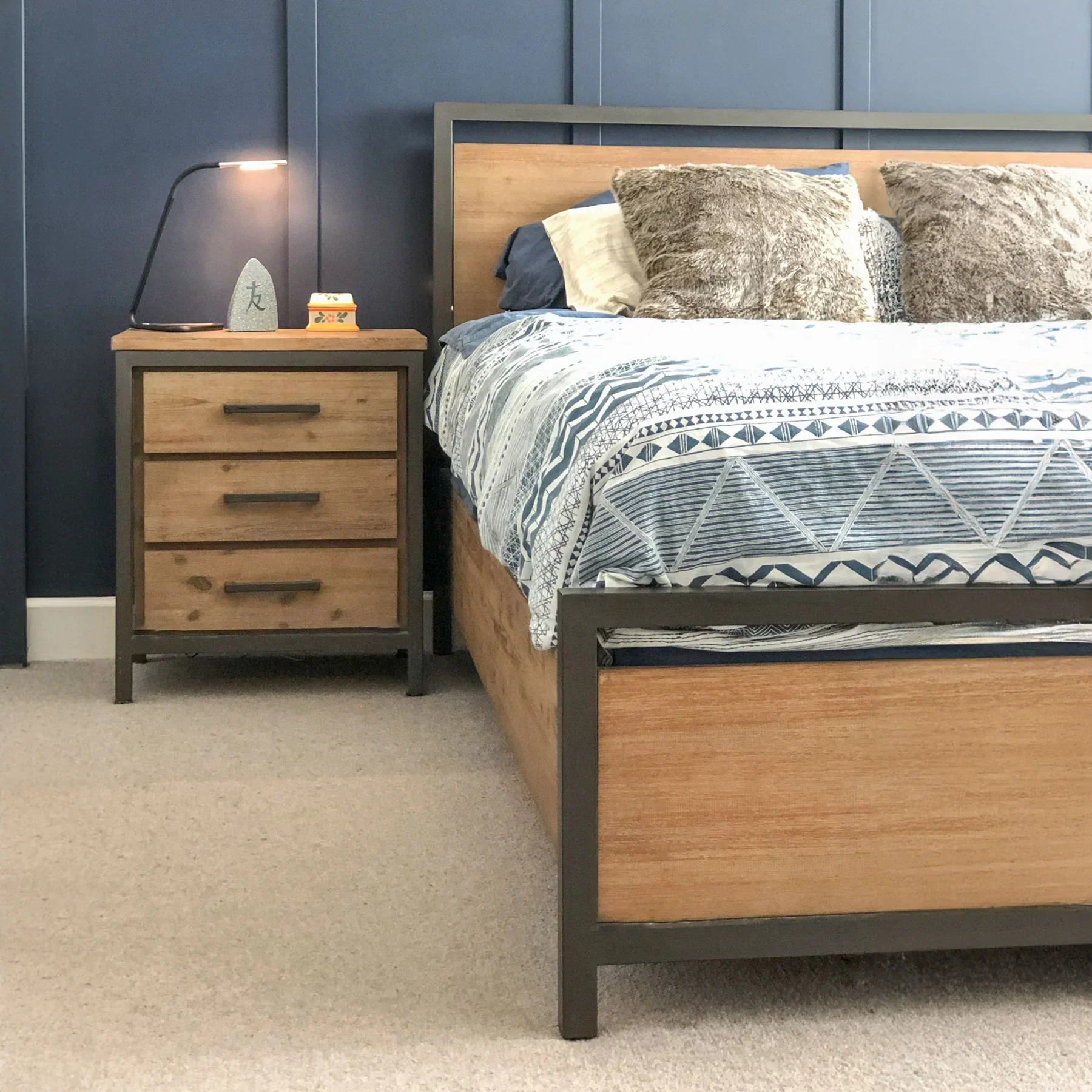 Alvado Bed - Image 8
