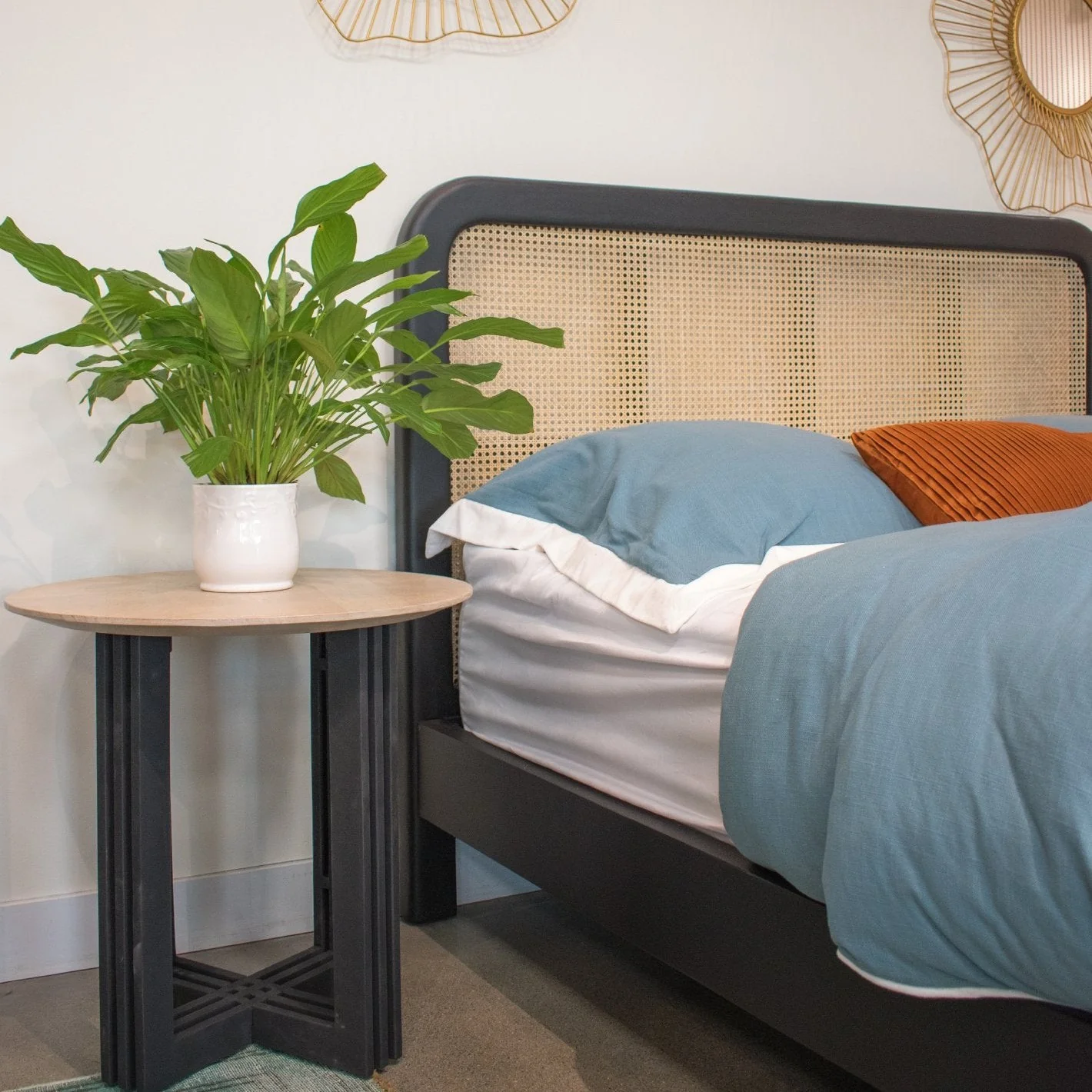 Arcadia Side Table - Image 5