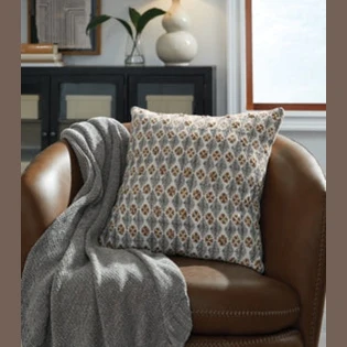 Dainwick Pillow (4/CS) - Image 2