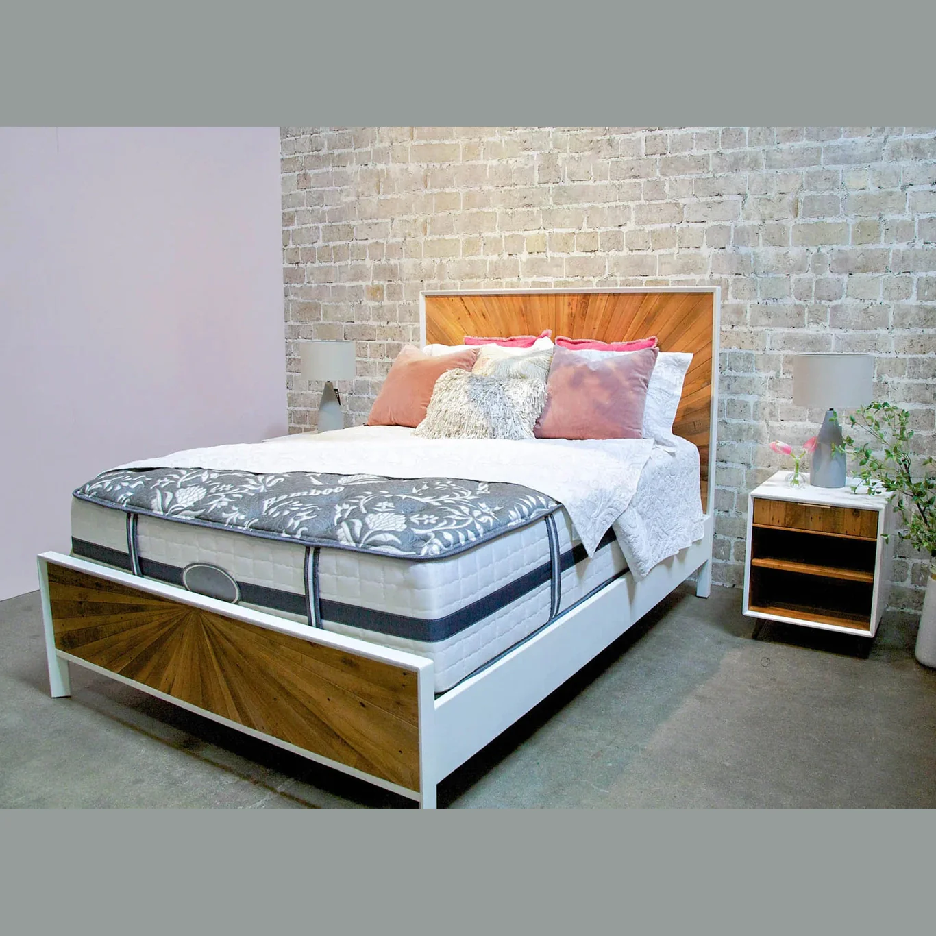 Draycott King Bed - Image 4