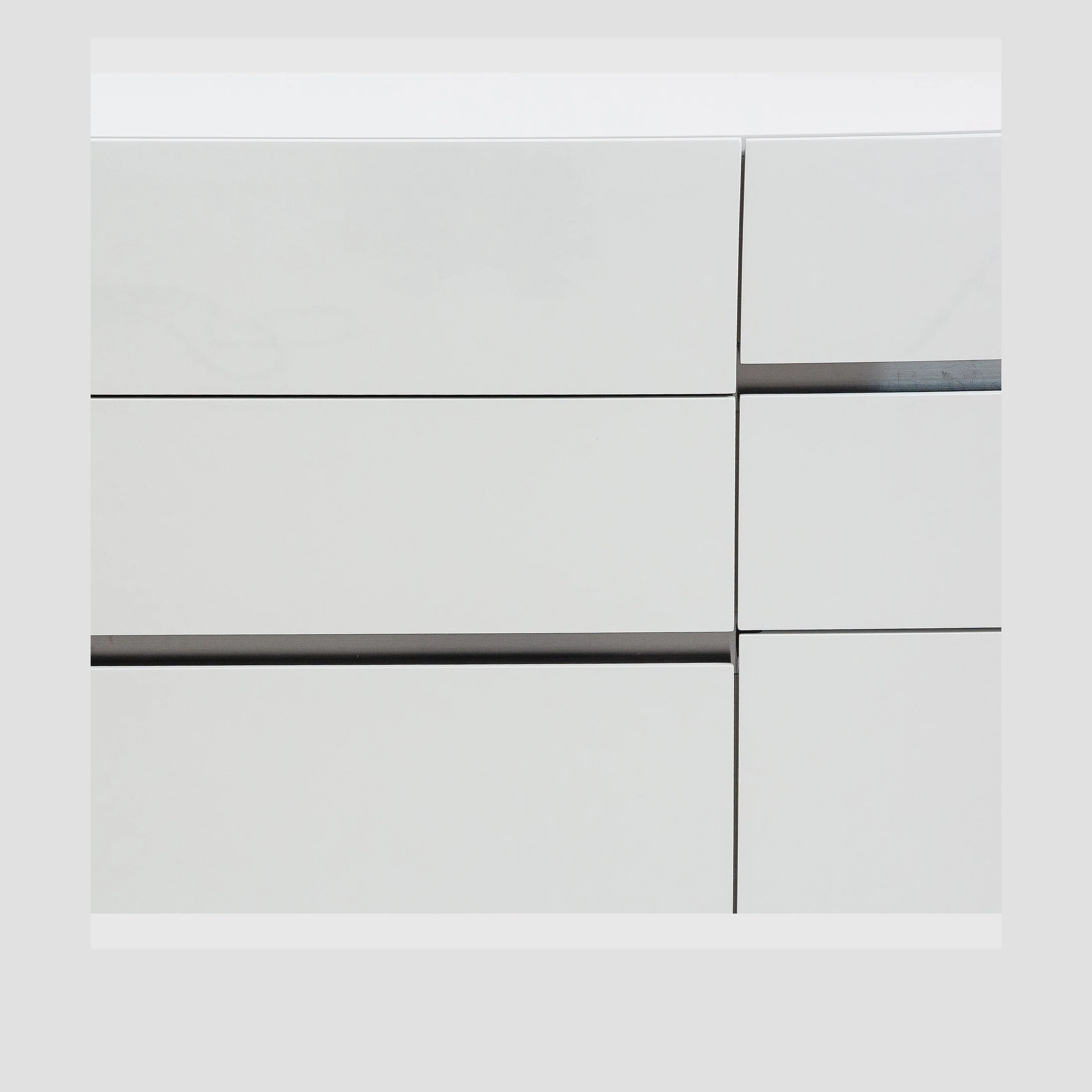 Gilly Grey Glossy Finish Bedroom Dresser - Image 7