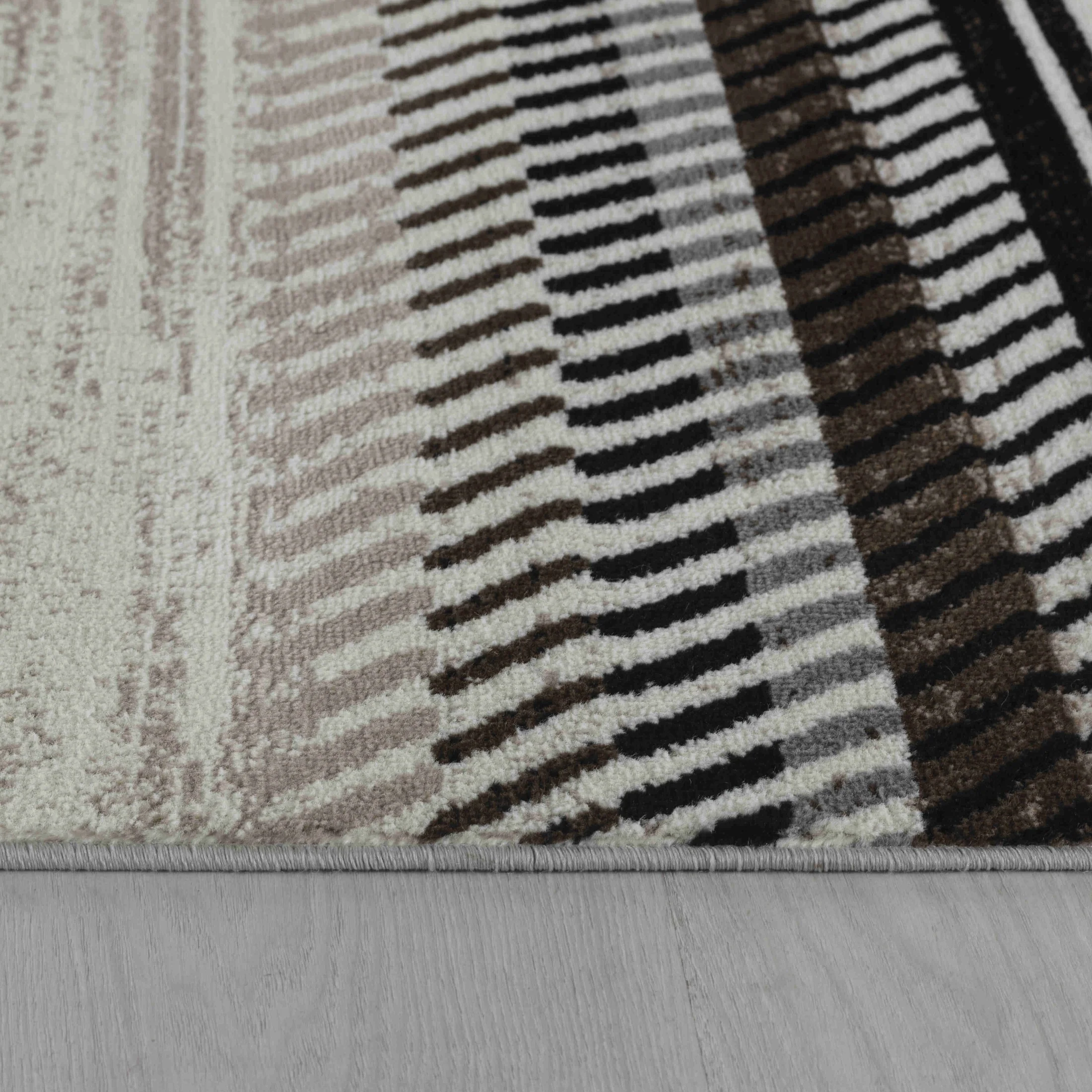 Hamilton Cream Medallion Motif Traditional Rug - Image 4
