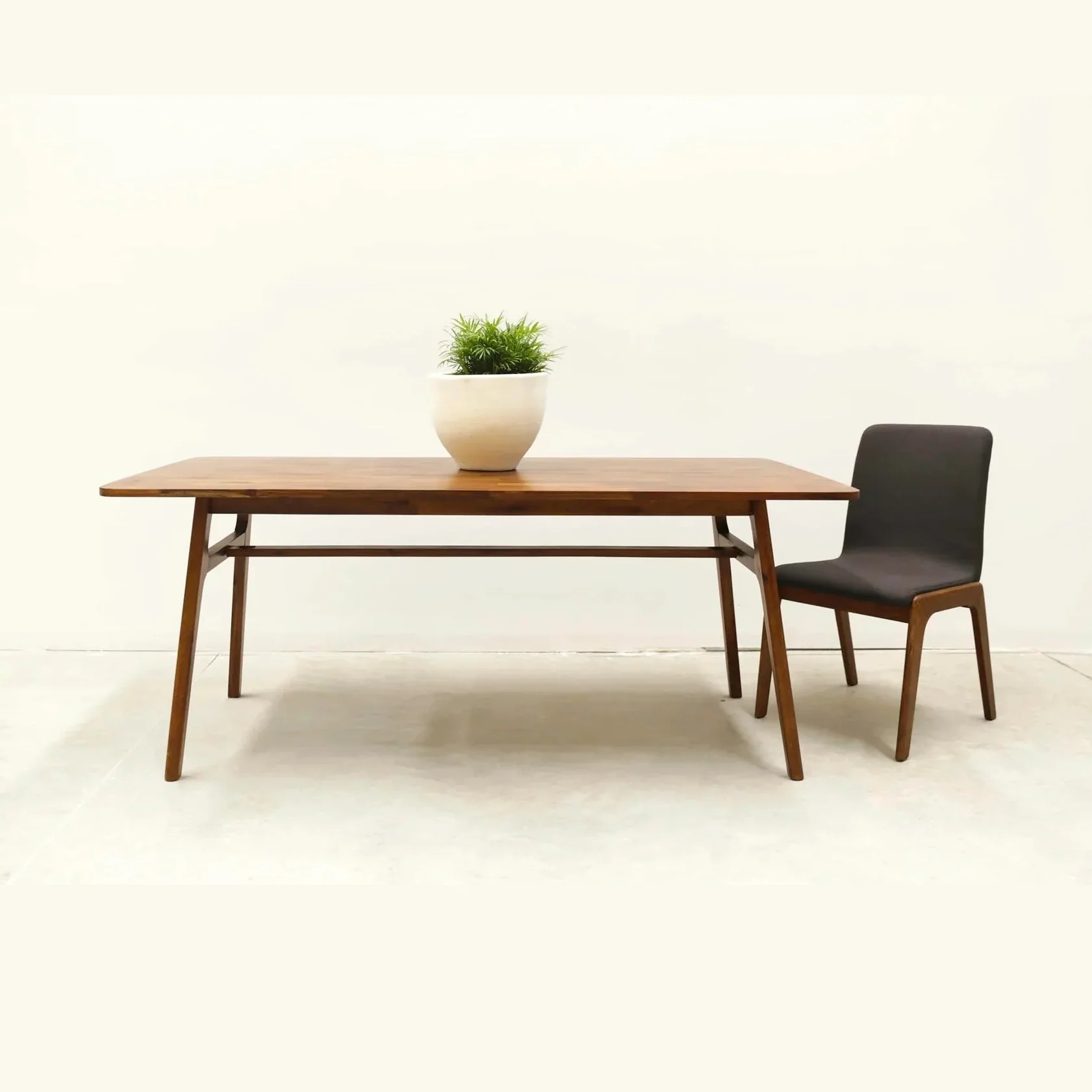 Helsa Dining Table - Image 13