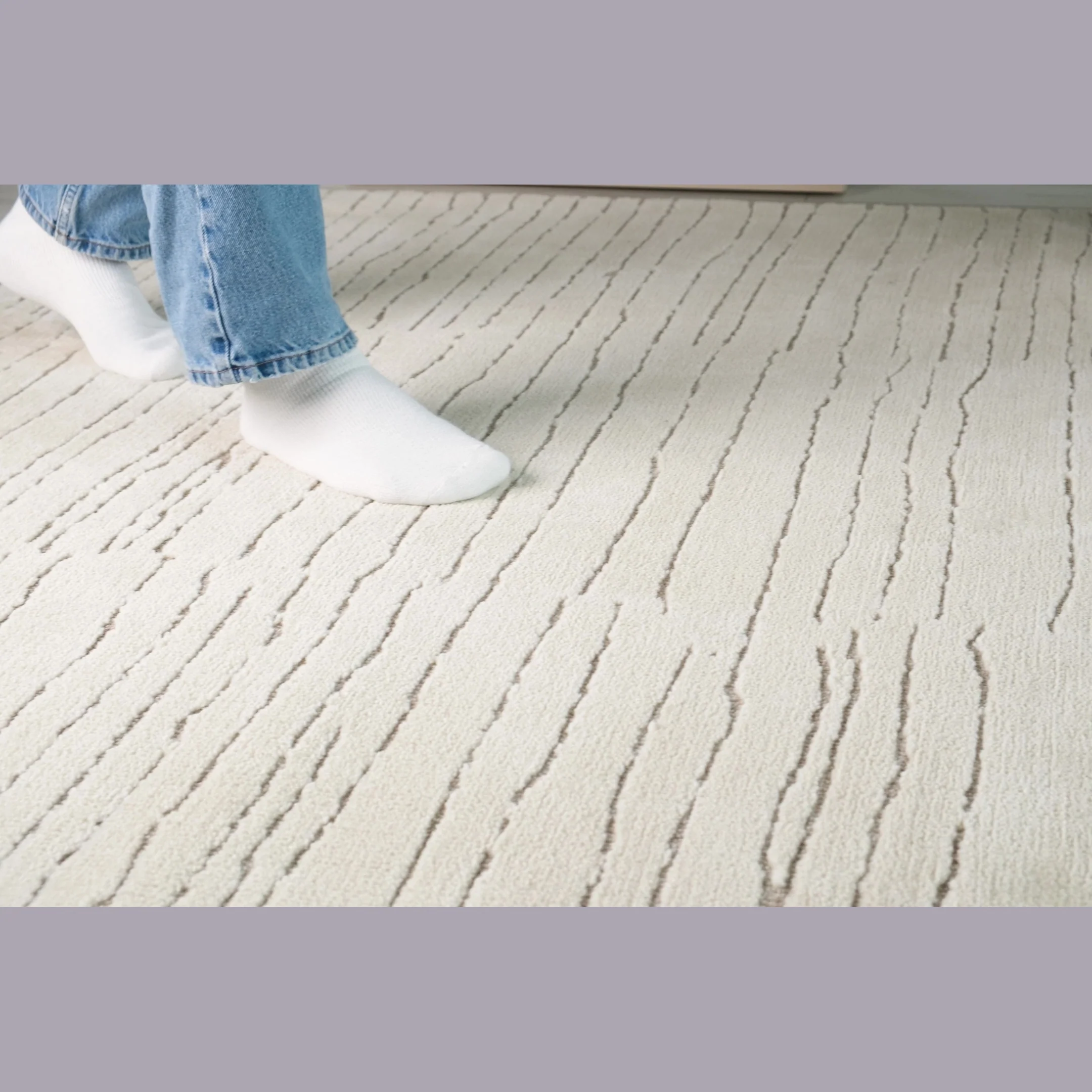 Leela Ivory Linear Modern Area Rug - Image 4