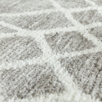 Madon Machine Woven Rug - Grey / Ivory - Image 3