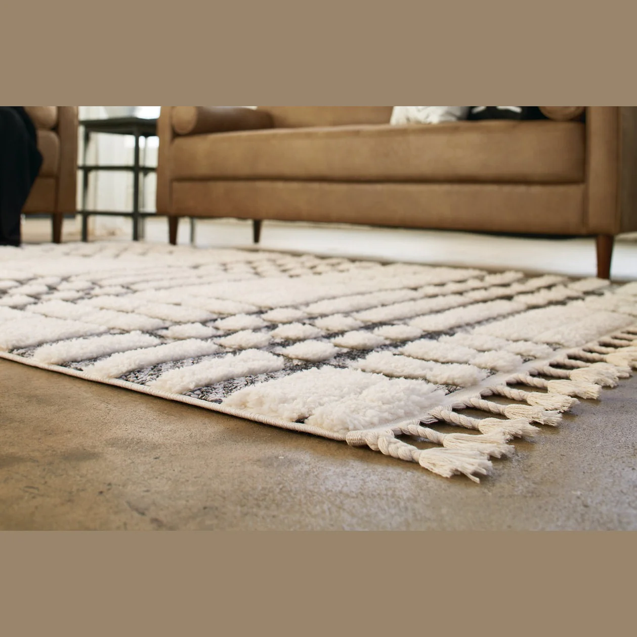 Oladon Medium Rug - Image 3