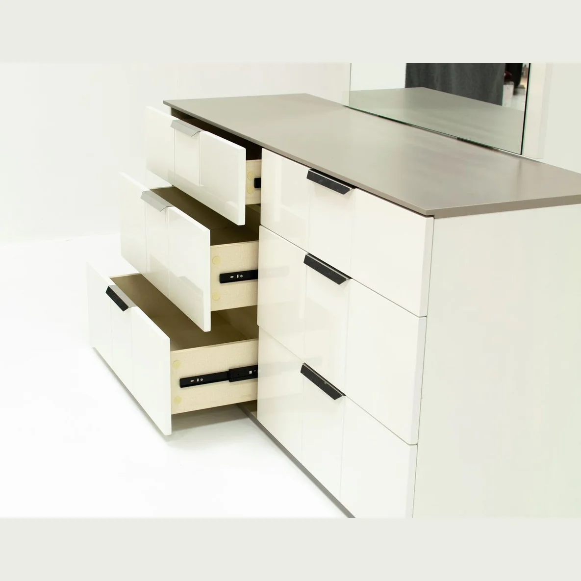 Patricia Bedroom Dresser - Image 3