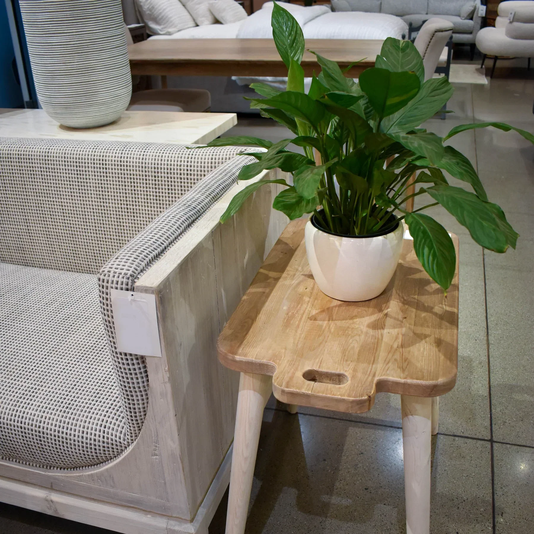 Quelden Side Table - Image 10
