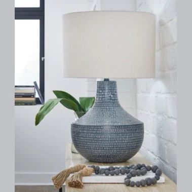 Schylarmont Metal Table Lamp - Image 2